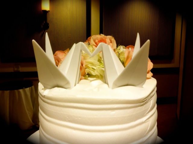 Ceramic Origami Cranes Cake Topper – shared by Tin MalbarosaCatoner on Pinterest