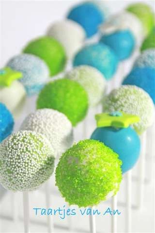 Lime Green and Turquoise Cake Pops – shared by Taartjes Vanan