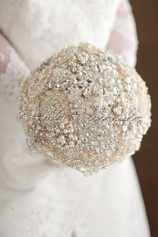 Pearl Brooch Wedding Bouquet – created and sold by RubyBloomsJewelry on Etsy