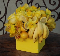 Yellow Centerpiece with Lemons and Bananas – shared on Floret Cadet