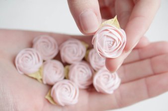 Pink and White Wedding Favor Rose Magnets – created and sold by EtenIren on Etsy