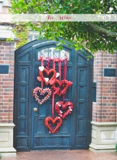 Red Hearts Valentine’s Day Décor – shared on Advice from a Twenty Something