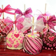 Valentine Gourmet Chocolate Caramel Apples – created and sold by BigBearChocolates on Etsy