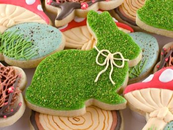 Rustic Realistic Moss Bunny Cookies – tutorial and recipe shared by Semi Sweet Designs