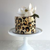 Leopard Print Cake with White Flower – spotted on Pinterest
