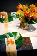 Modern Tropical Place Setting with Leaf and Wood Accent – spotted on Pinterest