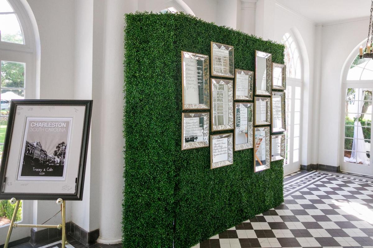 Boxwood Wall Hedge with Mirror Seating Charts – captured by Dana Cubbage Weddings and shared on Borrowed and Blue